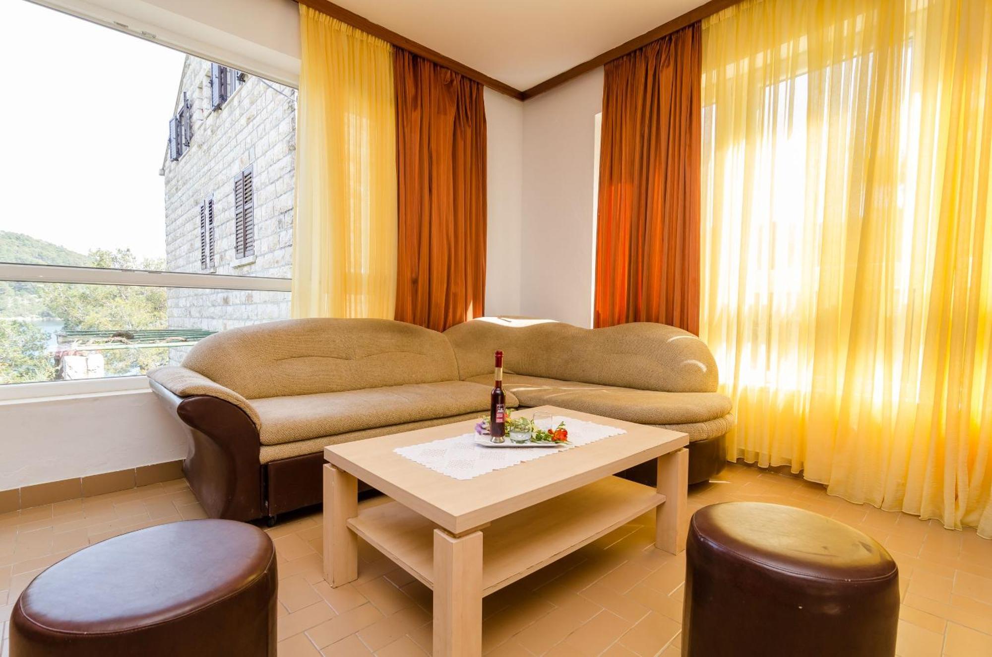 Rooms Karla Polace Luaran gambar